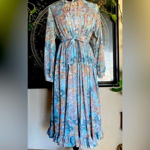 Vintage 70’s Tribute floral Dress! Sheer. Great for Maternity. Size Small-XL.